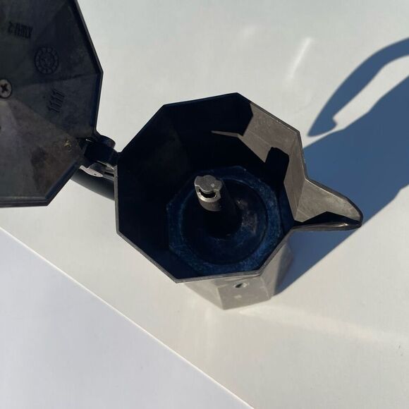 Bialetti Moka Espress Iconic Stovetop Espresso Maker Coffee 6 Oz Aluminium W-4 F - Picture 3 of 8